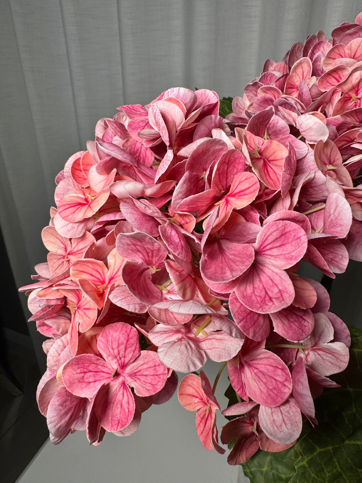 20 inch faux flower stems
long stem artificial flowers
extra tall fake hydrangeas
large hydrangea heads
oversized faux blooms
3 pack hydrangea flowers
hydrangea set of 3
bulk artificial hydrangeas
multi-stem artificial flowers
large flower heads artificial