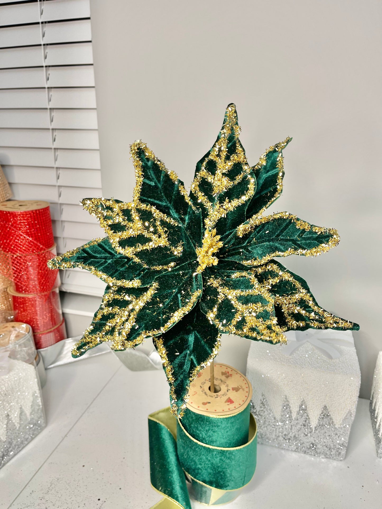 Poinsettia Floral Spray for Winter
Glittery Poinsettia for Christmas Season
Artificial Glitter Poinsettia Flowers
Poinsettia Spray for Winter Holidays
Green and Gold Holiday Flowers
Glitter Poinsettia for Winter Decor
Faux Poinsettia Flowers for Christmas
Luxury Poinsettia Floral Arrangement
Sparkling Poinsettia Flowers for Christmas
Winter Holiday Floral Stem Spray
