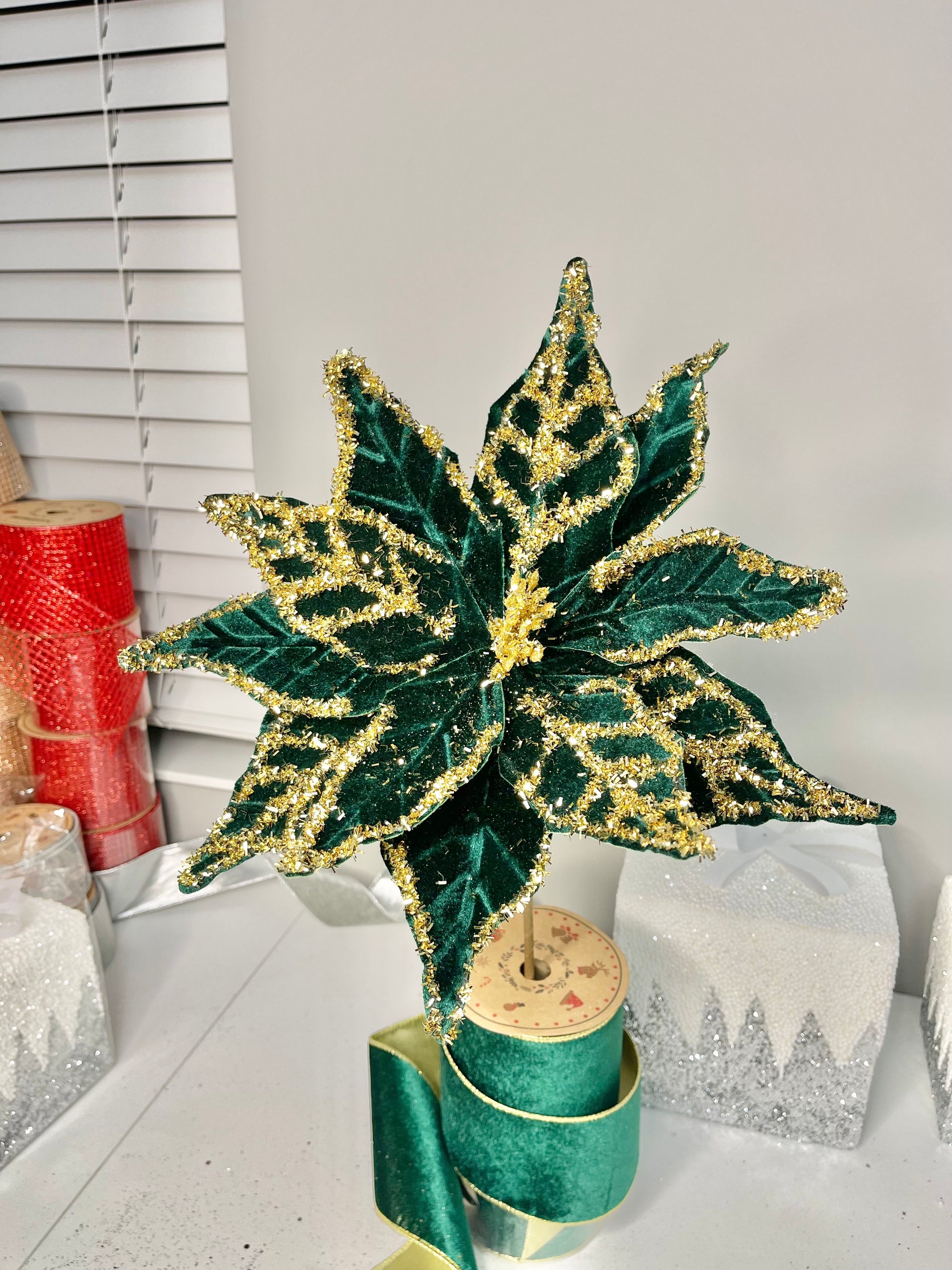 Poinsettia Floral Spray for Winter
Glittery Poinsettia for Christmas Season
Artificial Glitter Poinsettia Flowers
Poinsettia Spray for Winter Holidays
Green and Gold Holiday Flowers
Glitter Poinsettia for Winter Decor
Faux Poinsettia Flowers for Christmas
Luxury Poinsettia Floral Arrangement
Sparkling Poinsettia Flowers for Christmas
Winter Holiday Floral Stem Spray