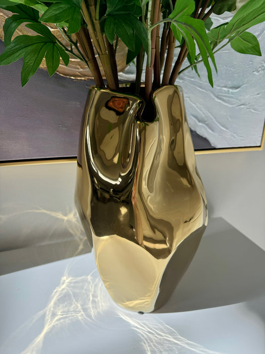 14 inch abstract vase
Picasso gold home decor
Luxury abstract vase
Modern art pottery vase
Gold sculpture vase
Picasso design ceramic vase
Abstract face gold vase
Bold modern ceramic vase
Artistic gold tabletop vase
Ceramic vase inspired by Picasso