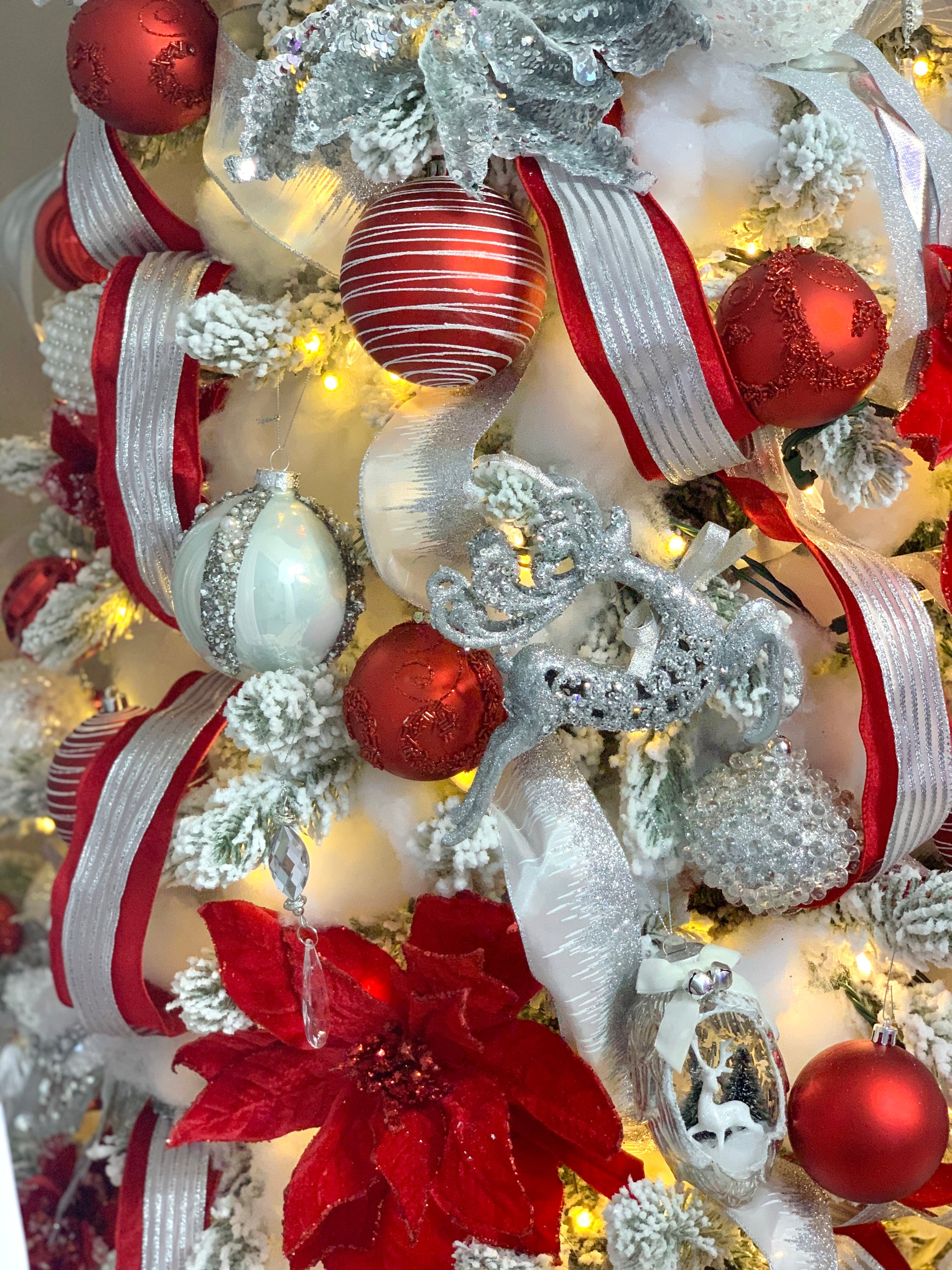 Red ribbon for holiday decorations

Velvet ribbon for gift wrapping

Red velvet tree trimming ribbon

Elegant red Christmas ribbon

Classic red velvet ribbon

Festive red tree ribbon

Red velvet ribbon for centerpieces

Traditional Christmas ribbon

Red ribbon for staircase garland

Red velvet fireplace mantel ribbon