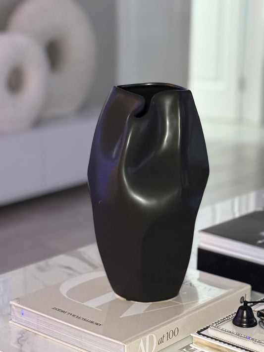 abstract art vase

face vase Picasso style

artistic black ceramic vase

sculptural ceramic vase

Picasso modern decor piece

black modern vase decor

minimal abstract face vase

bold black decorative vase

cubist style vase

abstract pottery vase